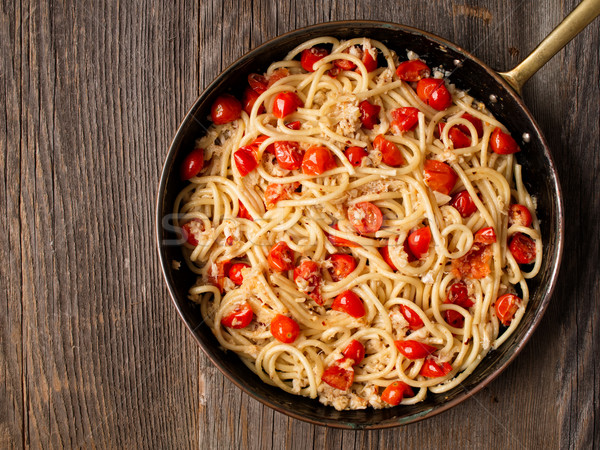 Rústico picante italiano cangrejo tomate cherry espaguetis Foto stock © zkruger