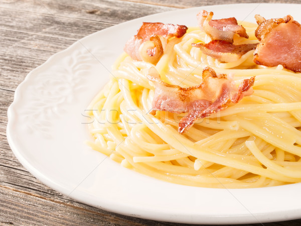 Krémes hagyományos olasz spagetti tészta közelkép Stock fotó © zkruger