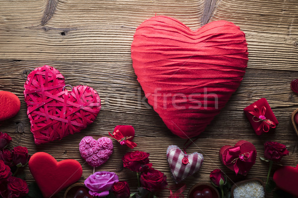 Dag Rood harten rozen houten tafel bloem Stockfoto © zolnierek