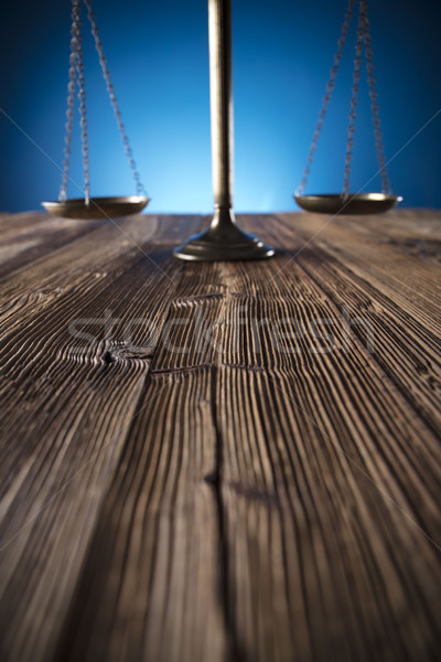 прав масштаба правосудия старые деревянный стол синий Сток-фото © zolnierek