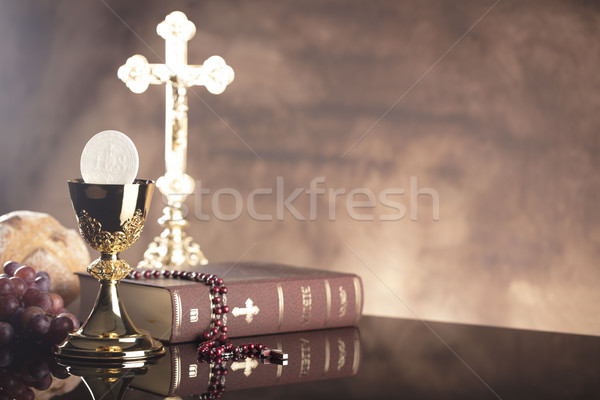 Católico religião bíblia atravessar ouro Foto stock © zolnierek