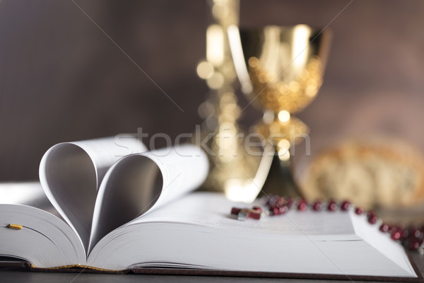 Católico religião atravessar ouro cálice pedra Foto stock © zolnierek