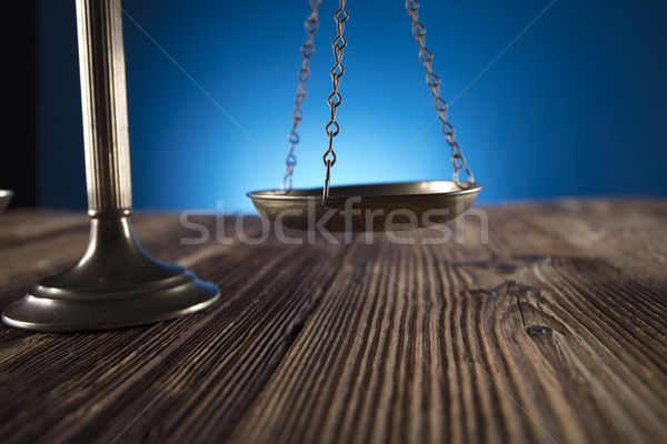 прав масштаба правосудия старые деревянный стол синий Сток-фото © zolnierek