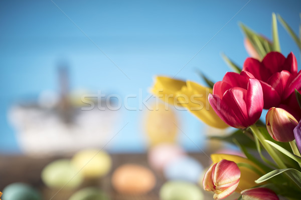 Húsvét virágcsokor tulipánok húsvéti tojások színes bokeh Stock fotó © zolnierek