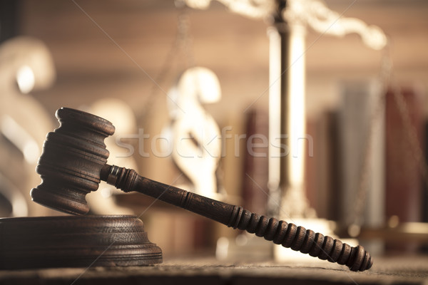 [[stock_photo]]: Droit · justice · avocats · bureau · échelle · papier