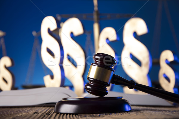 Recht Hammer Maßstab Gerechtigkeit alten Holztisch Stock foto © zolnierek