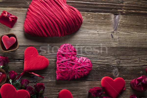 Dag Rood harten rozen houten tafel bloem Stockfoto © zolnierek