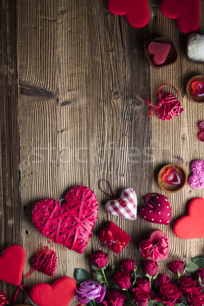 Dag Rood harten rozen houten tafel bloem Stockfoto © zolnierek