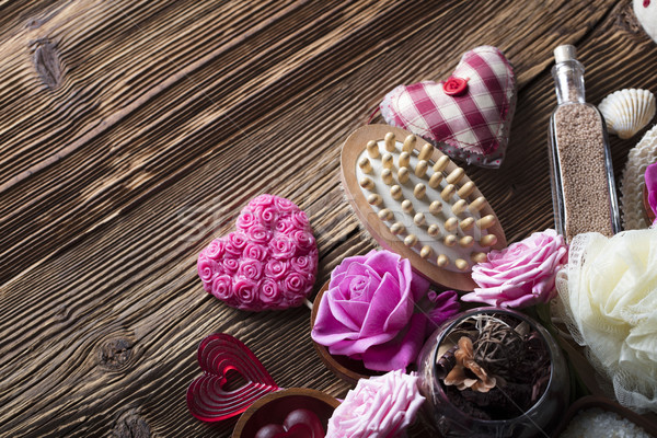 Fürdő rózsák szívek kellékek fa asztal egészség Stock fotó © zolnierek