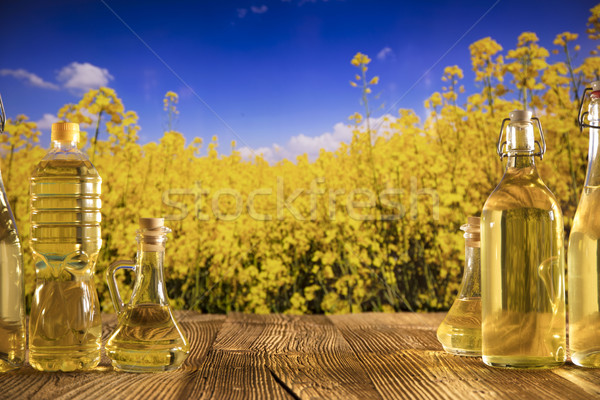 Olie plantaardige flessen glas tabel voorjaar Stockfoto © zolnierek