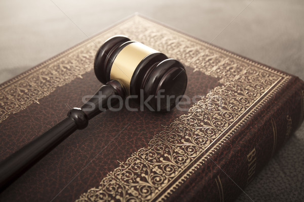 [[stock_photo]]: Juridiques · juge · code · symboles · fond · blanche