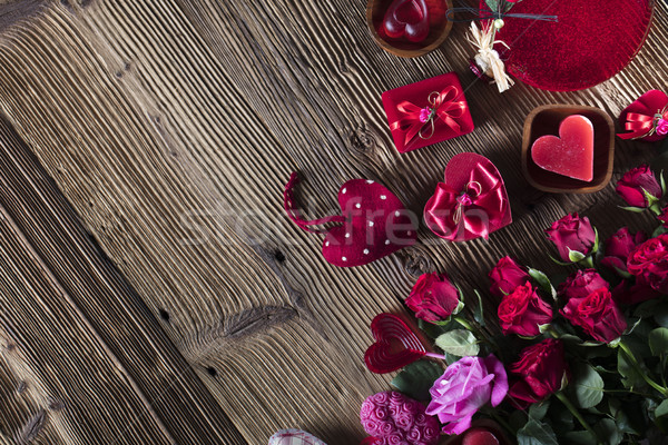 Nap piros szívek rózsák fa asztal virág Stock fotó © zolnierek