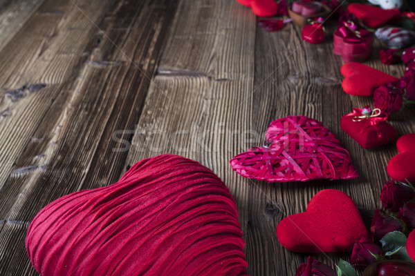 Nap piros szívek rózsák fa asztal virág Stock fotó © zolnierek