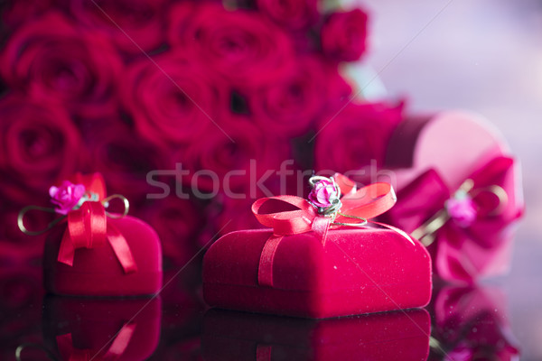 Especial dia buquê rosas forma de coração caixa Foto stock © zolnierek
