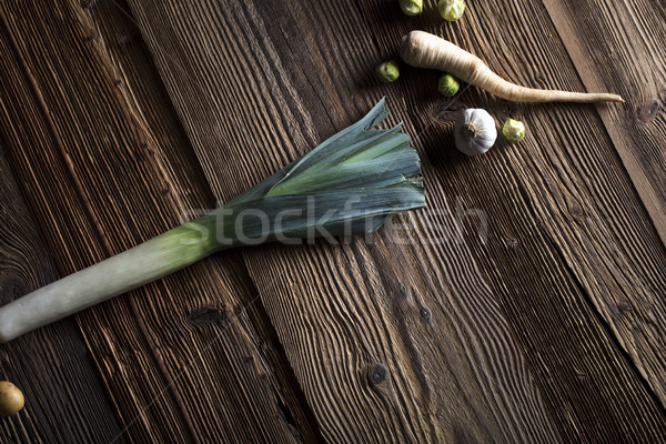 Zöldségek fűszer különböző tálak fa asztal felső Stock fotó © zolnierek