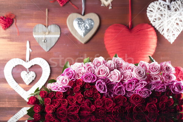 [[stock_photo]]: Spéciale · jour · bouquet · roses · forme · de · coeur · boîte