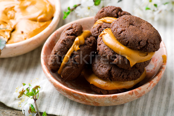 Stock fotó: Csokoládé · karamell · szendvics · sütik · édes · süti