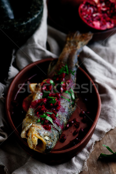 Gegrild forel granaatappel rustiek vis plaat Stockfoto © zoryanchik