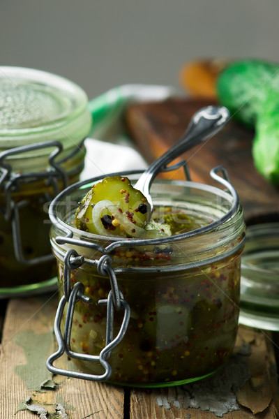 [[stock_photo]]: Pickles · verre · jar · style · rustique · mise · au · point · sélective