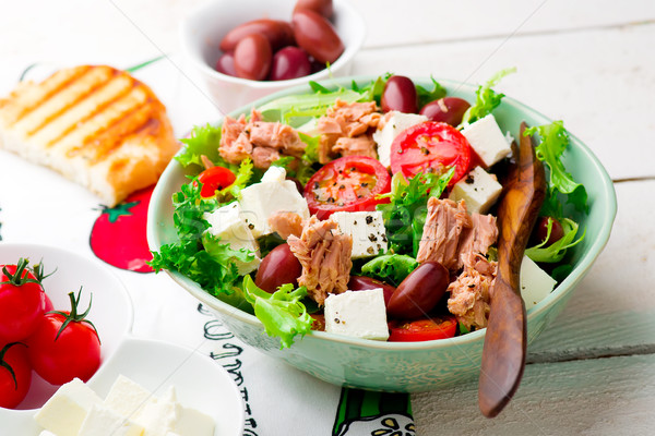 Foto stock: Tomate · ensalada · atún · atención · selectiva · fondo · queso