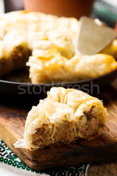 Tradicional turco carne pie estilo rústico Foto stock © zoryanchik