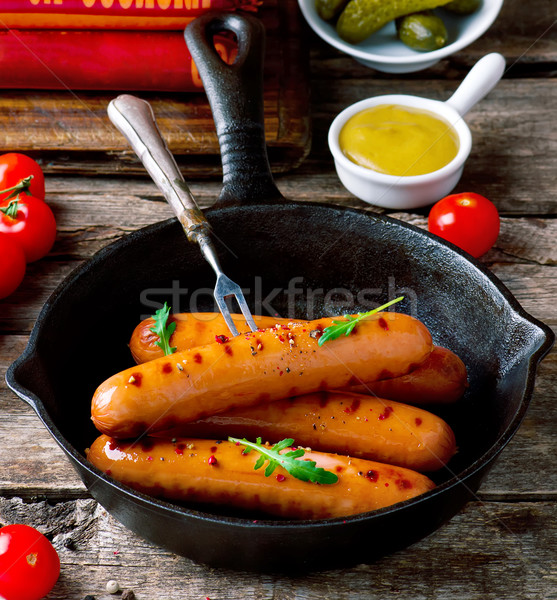 Kiełbasy patelnia stylu rustykalny selektywne focus mięsa Zdjęcia stock © zoryanchik