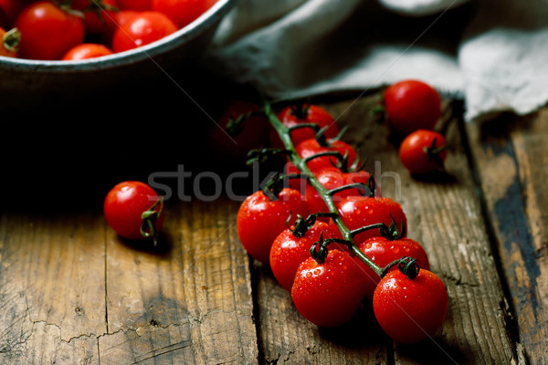 Frescos orgánico tomate cherry mesa de madera estilo rústico Foto stock © zoryanchik