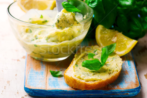 黃油 羅勒 檸檬 三明治 選擇性的重點 食品 商業照片 © zoryanchik