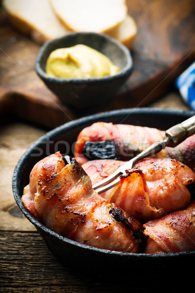 Kiełbasy boczek żelaza pan obiedzie mięsa Zdjęcia stock © zoryanchik