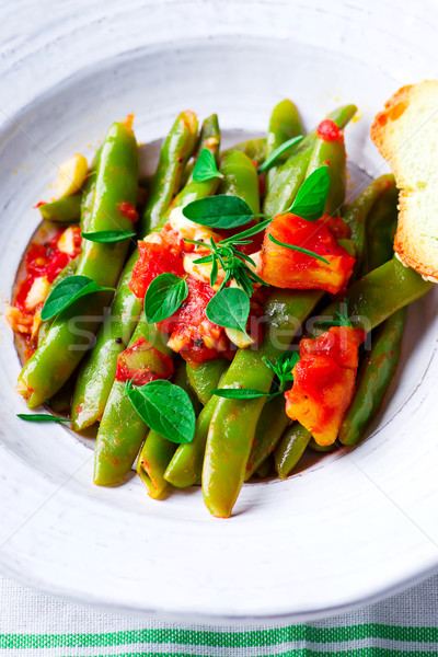 Grünen Bohnen Tomaten weiß Schüssel top Ansicht Stock foto © zoryanchik