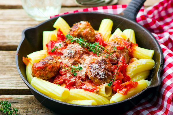 Carne salsa di pomodoro pasta padella stile Foto d'archivio © zoryanchik