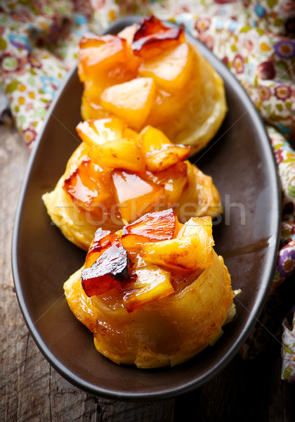 Ciasto ananas do góry nogami cynamonu selektywne focus Zdjęcia stock © zoryanchik