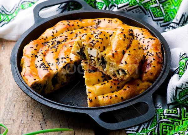 Szpinak feta spirali tradycyjny pie stylu Zdjęcia stock © zoryanchik