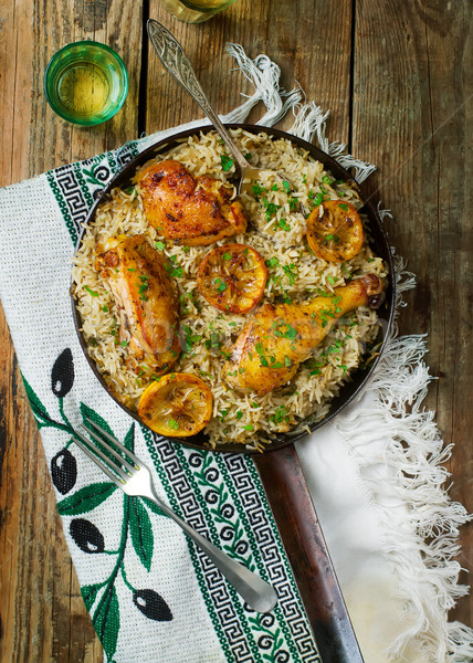 Ein Topf griechisch Huhn Zitrone Reis Stock foto © zoryanchik