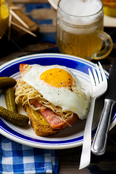 сэндвич кислая капуста ветчиной жареный яйца стиль Сток-фото © zoryanchik