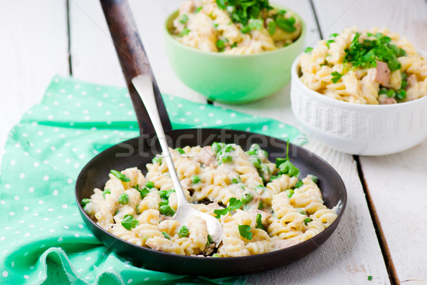 Pasta verde piselli tonno salsa Foto d'archivio © zoryanchik