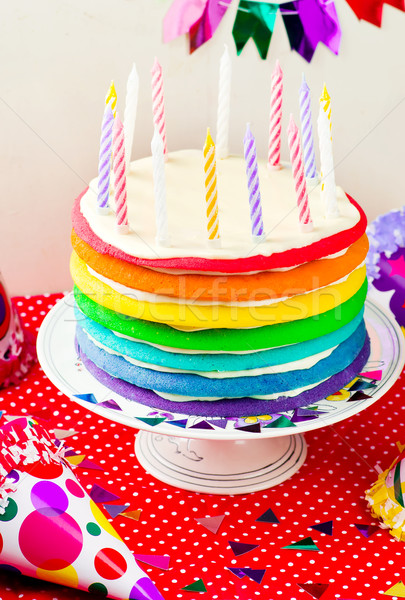 Stockfoto: Regenboog · cake · kaarsen · viering · verjaardag · selectieve · aandacht