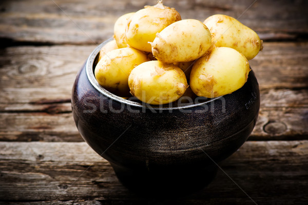 Genç organik patates kazan stil rustik Stok fotoğraf © zoryanchik