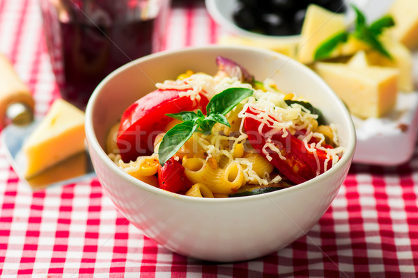 Spaghettis légumes tomates basilic mise au point sélective alimentaire [[stock_photo]] © zoryanchik