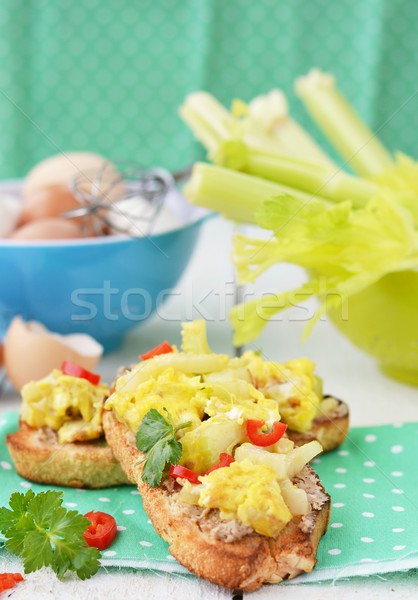 Bruschetta kereviz yumurta ekmek biber sağlıklı Stok fotoğraf © zoryanchik