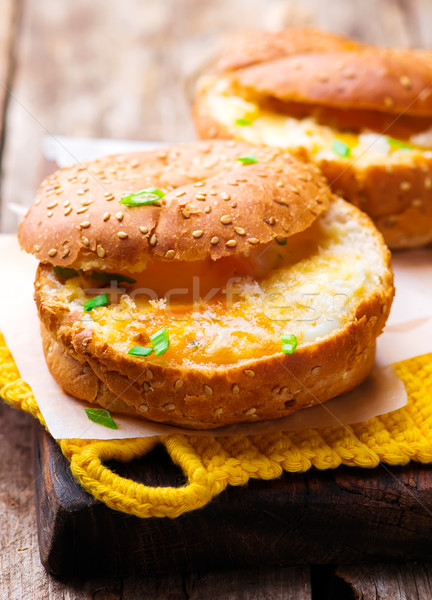 Jambon yumurta peynir ekmek çanaklar kahvaltı Stok fotoğraf © zoryanchik