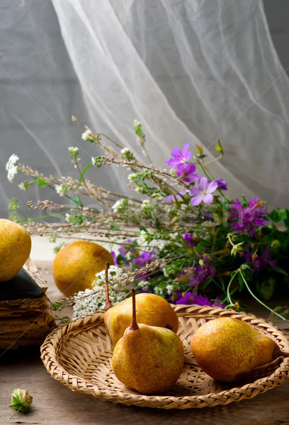 Stock foto: Herbst · Still-Leben · Birnen · Blumen · Stil · selektiven · Fokus