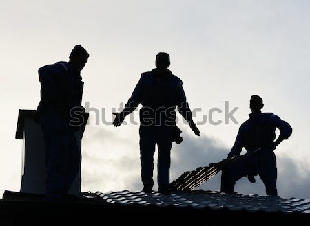 Gebäude Dach Baustelle Teamarbeit Mann Arbeit Stock foto © zurijeta