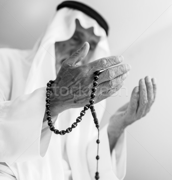 ältere muslim arabisch Mann beten Gesicht Stock foto © zurijeta