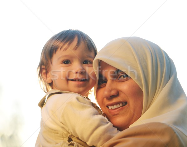 中東 穆斯林 母親 播放 小 嬰兒 商業照片 © zurijeta