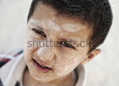 Foto stock: Retrato · pobreza · pequeno · menino · triste · olhos