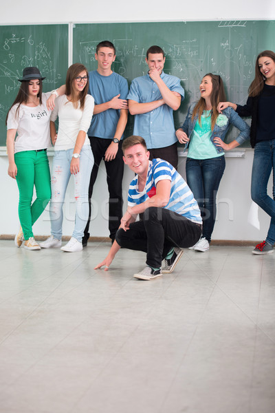 Estudante breakdance sala de aula dançar educação Foto stock © zurijeta