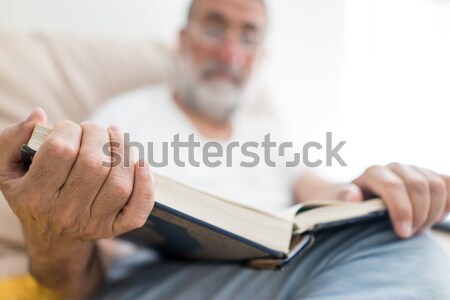 Senior arabisch Mann Lesung Buch ältere Stock foto © zurijeta