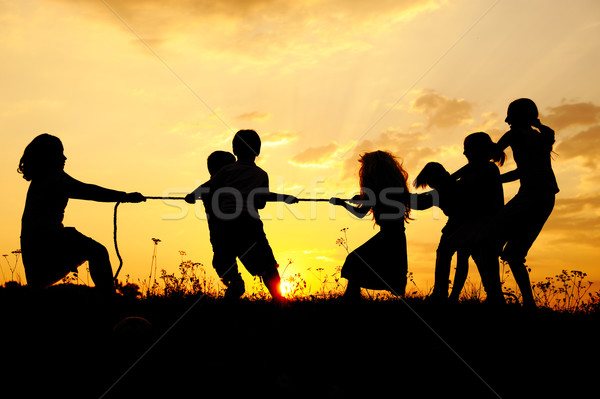 [[stock_photo]]: Silhouette · groupe · heureux · enfants · jouer · prairie