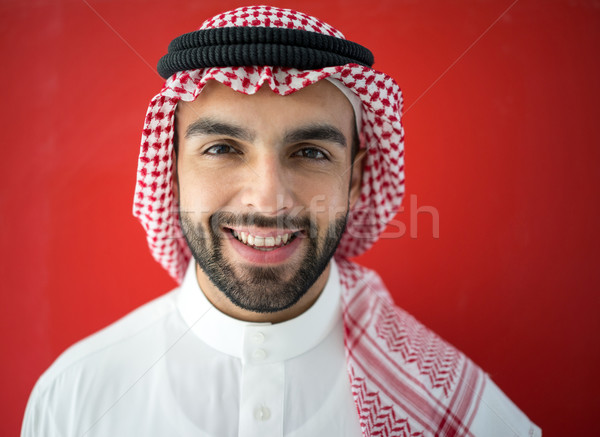 Arab om roşu limba arabă tineri om de afaceri Imagine de stoc © zurijeta